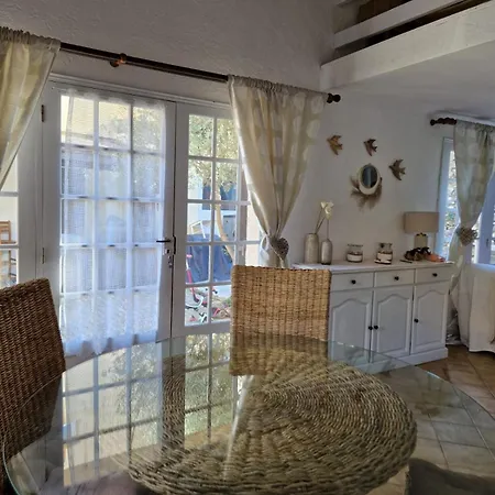 펜션 Charming House Just A Few Minutes From The 생트막시메